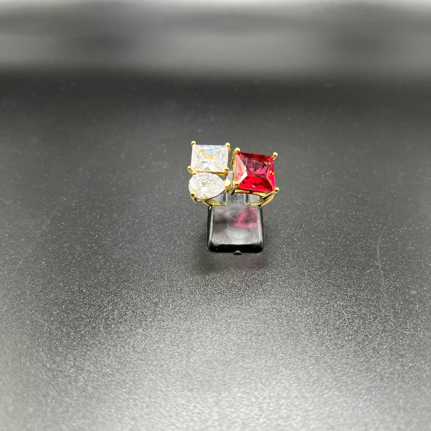 TRIPLE STONE RING