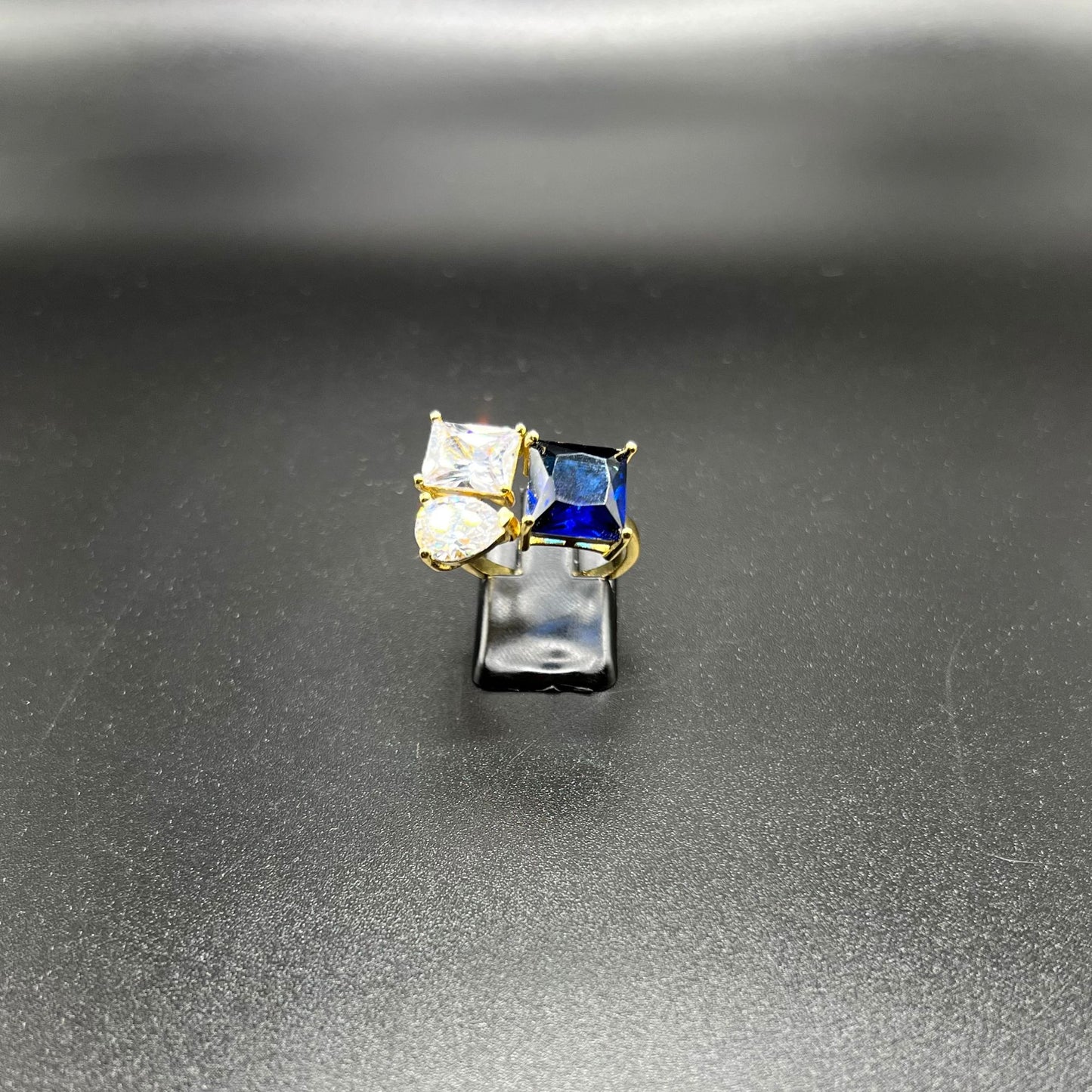 TRIPLE STONE RING