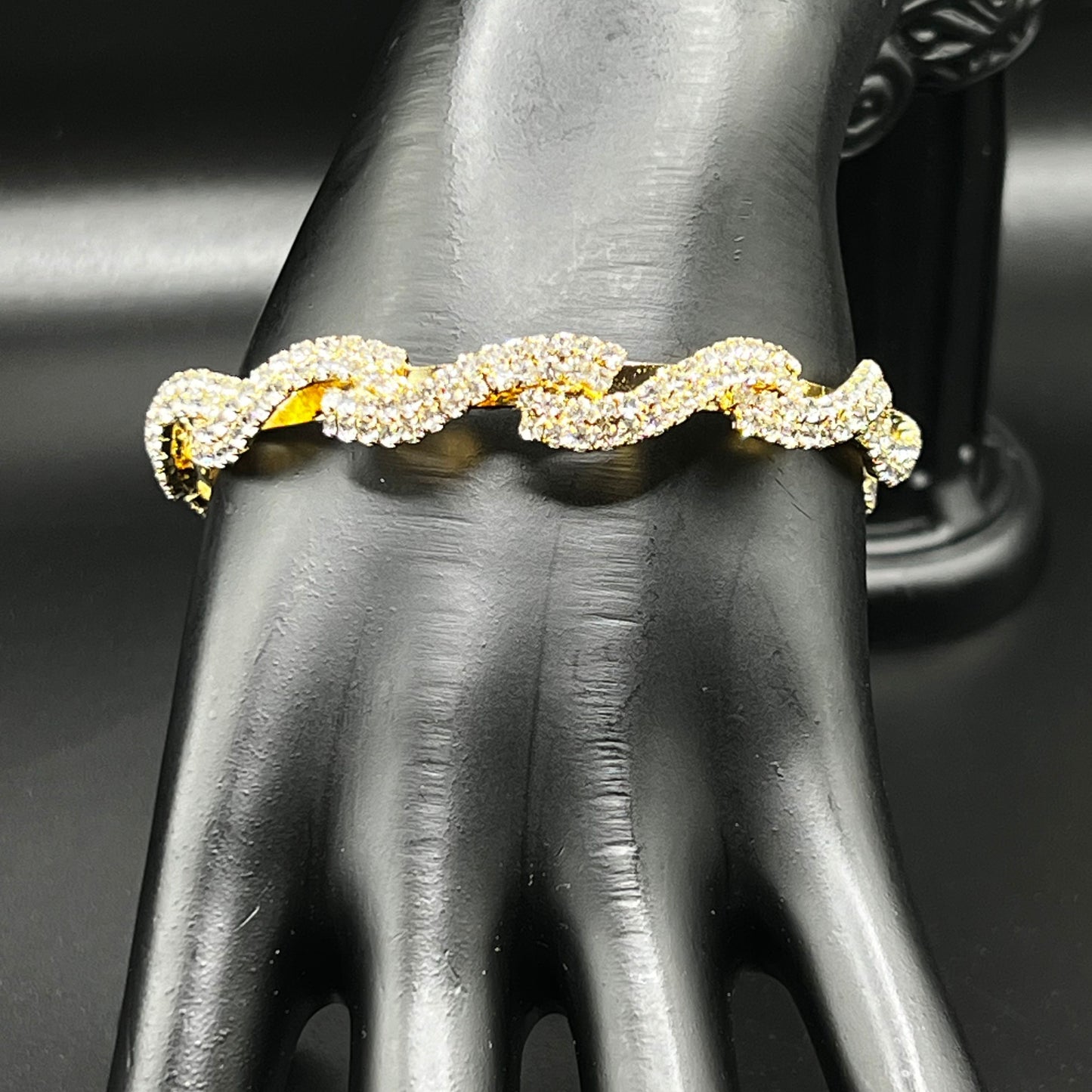 TWISTED BANGLE