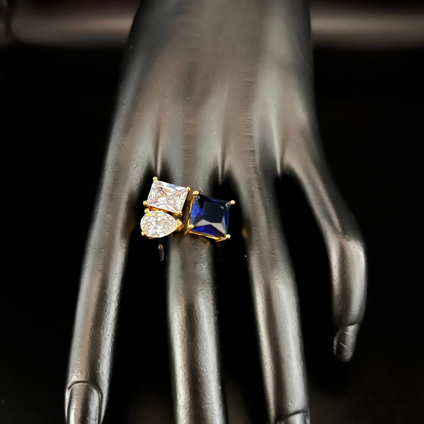 TRIPLE STONE RING